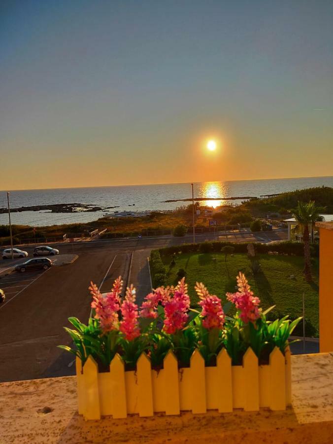 Bilocale Punta Rosa - Fronte Spiaggia Отранто Екстериор снимка