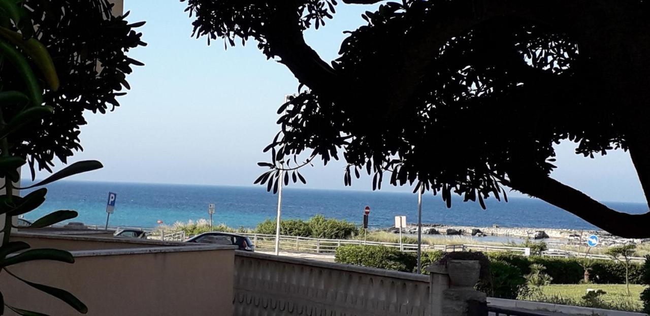 Bilocale Punta Rosa - Fronte Spiaggia Отранто Екстериор снимка